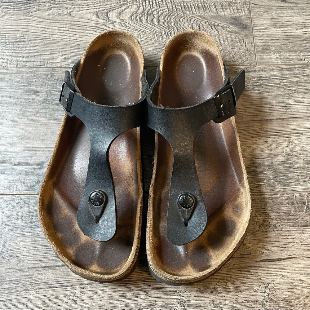 Black Gizeh Birkenstock sandals